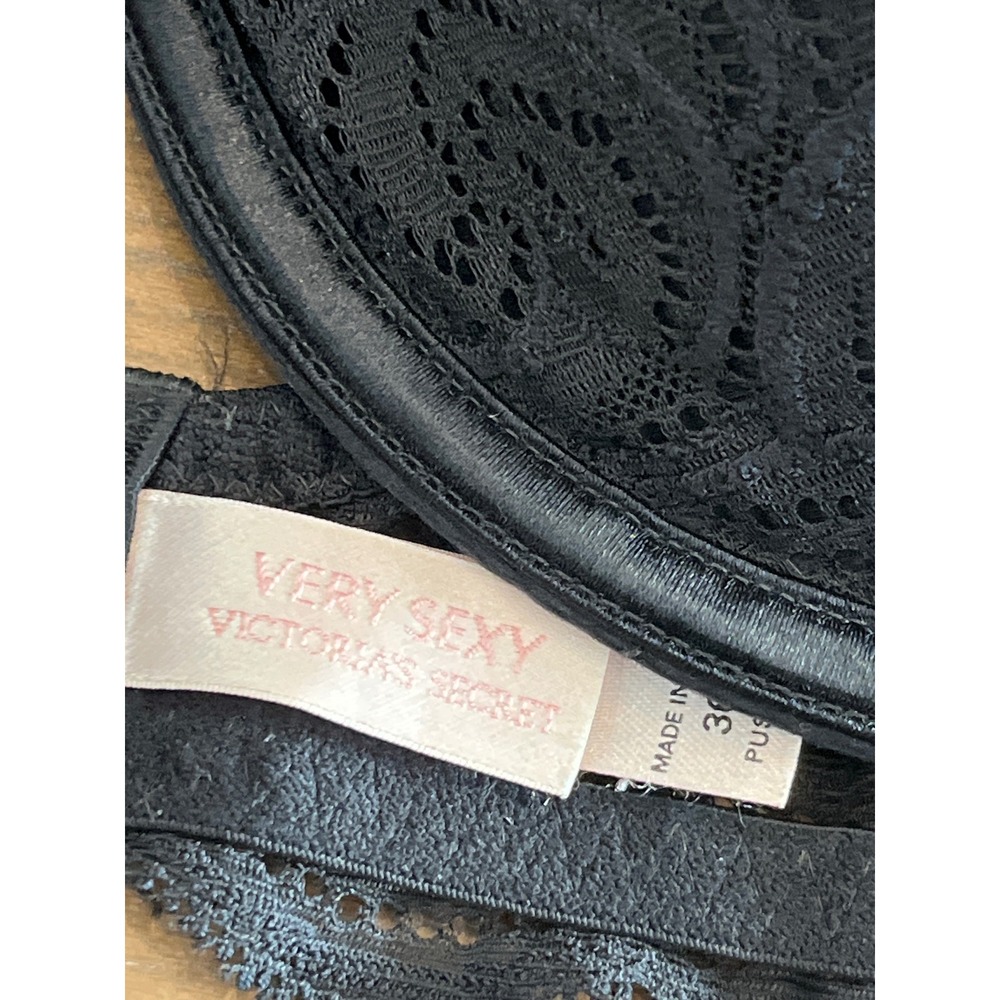 Victoria's Secret Very Sexy Black Lace Push Up‎ Bra 36D